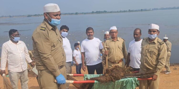 ନିରଂକାରୀ ମିଶନ ପକ୍ଷରୁ ମହାନଦୀ ତଟ ସଫେଇ