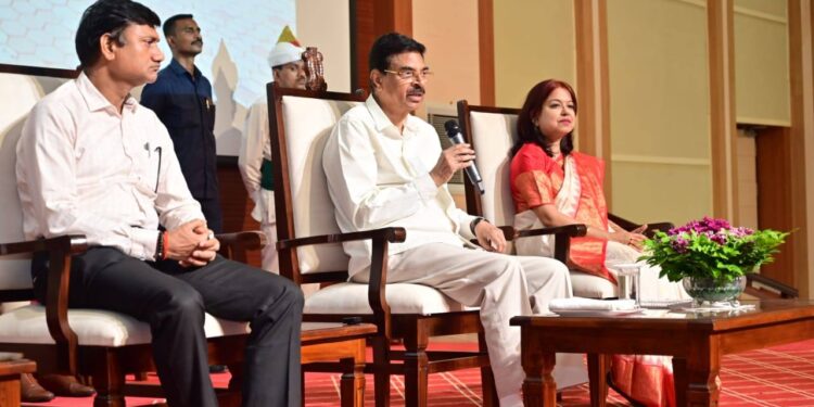 ପ୍ରଶାସନିକ ଅଧିକାରୀଭାବେ ସରକାରୀ ଯୋଜନା ସଂପର୍କରେ ପ୍ରଥମେ ଜାଣିବା ନିତାନ୍ତ ଜରୁରୀ:ରାଜ୍ୟପାଳ