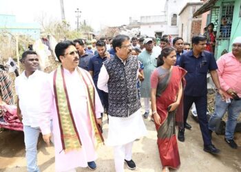 ବାଙ୍ଗିରିପୋଷି ଓ ବିଶୋଇ ବ୍ଲକ୍ ର କ୍ଷତିଗସ୍ତ ଅଂଚଳ ପରିଦର୍ଶନ କଲେ ରାଜସ୍ୱ ମନ୍ତ୍ରୀ