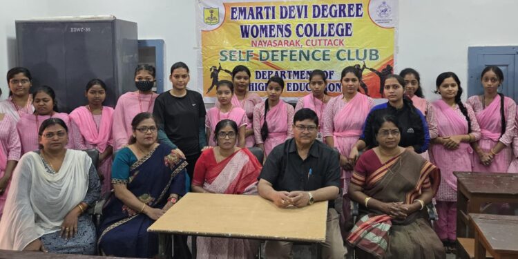ଇମର୍ତ୍ତୀଦେବୀ କଲେଜରେ ଆତ୍ମସୁରକ୍ଷା ପ୍ରଶିକ୍ଷଣ
