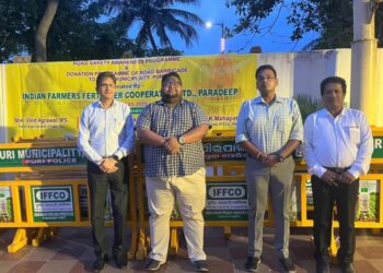 ପବିତ୍ର ରଥଯାତ୍ରା ଉପଲକ୍ଷେ ପୁରୀ ପ୍ରଶାସନ କୁ ଇଫକୋ ପାରାଦୀପ ୟୁନିଟ ପକ୍ଷରୁ ୨୦୦ ରୋଡ ବାରିକେଡ଼ ପ୍ରଦାନ