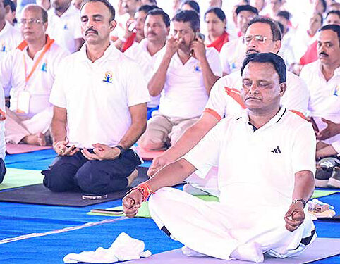 ଭୁବନେଶ୍ବର କଳିଙ୍ଗ ଷ୍ଟାଡିୟମରେ ଅନ୍ତର୍ଜାତୀୟ ଯୋଗ ଦିବସ ପାଳିତ