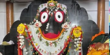 ଶ୍ରୀଦଧିବାମନଜୀଉ ଙ୍କୁ ଆଡ଼ପ ମଣ୍ଡପରେ ଦର୍ଶନ କରିଲେ ଭକ୍ତ