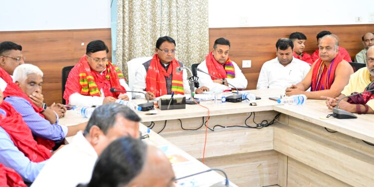 ପୁରୀରେ ମହାପ୍ରଭୁଙ୍କ ସେବାୟତଙ୍କ ସହ  ମୁଖ୍ୟମନ୍ତ୍ରୀଙ୍କ ଆଲୋଚନା