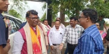 ଜଙ୍ଗଲ ଓ ପରିବେଶ ମନ୍ତ୍ରୀଙ୍କ କଲମପୁର ଗସ୍ତ, ମାଁଙ୍କ ପାଇଁ ଗଛଟିଏ ଓ ମିଶ୍ରଣ ପର୍ବ କାର୍ଯ୍ୟକ୍ରମରେ ଯୋଗଦେଲେ