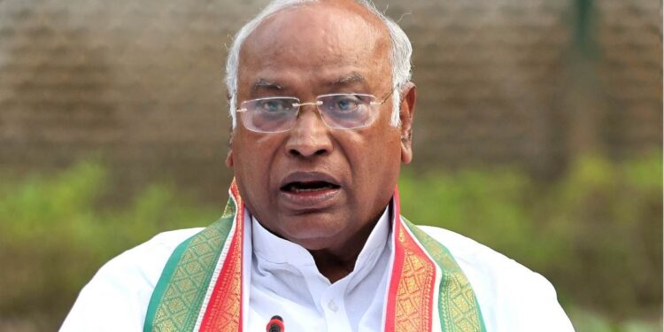 ସୂଚନା ଲୁଚାଇ କାହାକୁ ବଂଚାଉଛନ୍ତି ନିର୍ବାଚନ ଆୟୋଗ – ଖଡ଼ଗେ