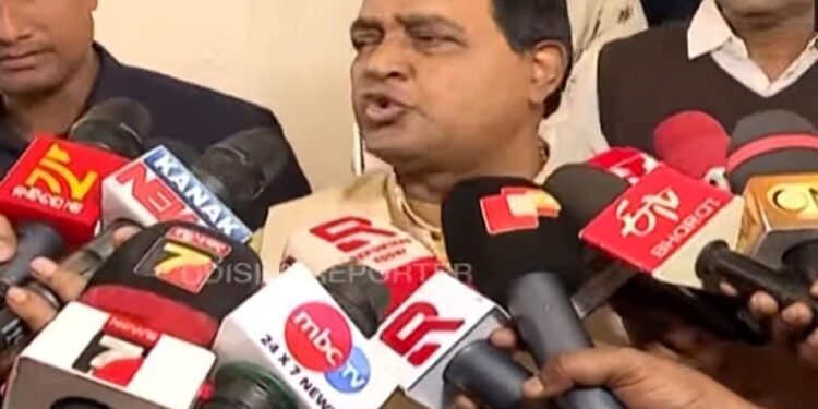 ସାର କଳାବଜାରୀ ନେଇ ଅନେକ ଡିଲରଙ୍କ ଉପରେ କାର୍ଯ୍ୟାନୁଷ୍ଠାନ ନିଆଯାଇଛି- ଯୋଗାଣ ମନ୍ତ୍ରୀ