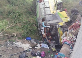 ବ୍ରିଜ ତଳକୁ ଖସିଲା ବସ ,୧୪ ଜଣ ଗୁରୁତର ଆହତ