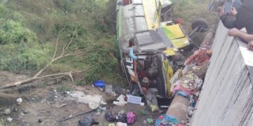 ବ୍ରିଜ ତଳକୁ ଖସିଲା ବସ ,୧୪ ଜଣ ଗୁରୁତର ଆହତ