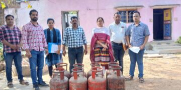 ପୁଲିସ ହୋମଗାର୍ଡ କରୁଥିଲା ବେଆଇନ ଏଲପିଜି ଗ୍ୟାସ ବେପାର