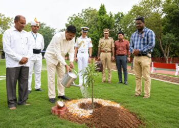 ପୃଥିବୀ ଦିବସ ପାଳନ ଅବସରରେ ଚାରା ରୋପଣ କଲେ ରାଜ୍ୟପାଳ