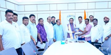 ସମ୍ୱଲପୁର ଓ ବରଗଡ଼ ବିଧାୟକମାନଙ୍କ ସହ  ମୁଖ୍ୟମନ୍ତ୍ରୀଙ୍କ ଆଲୋଚନା